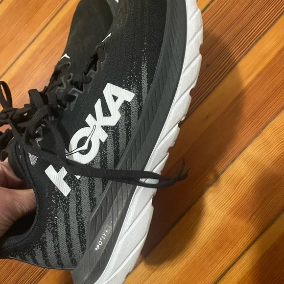 Women’s Hoka One. 10.5 - Picture 4 of 7